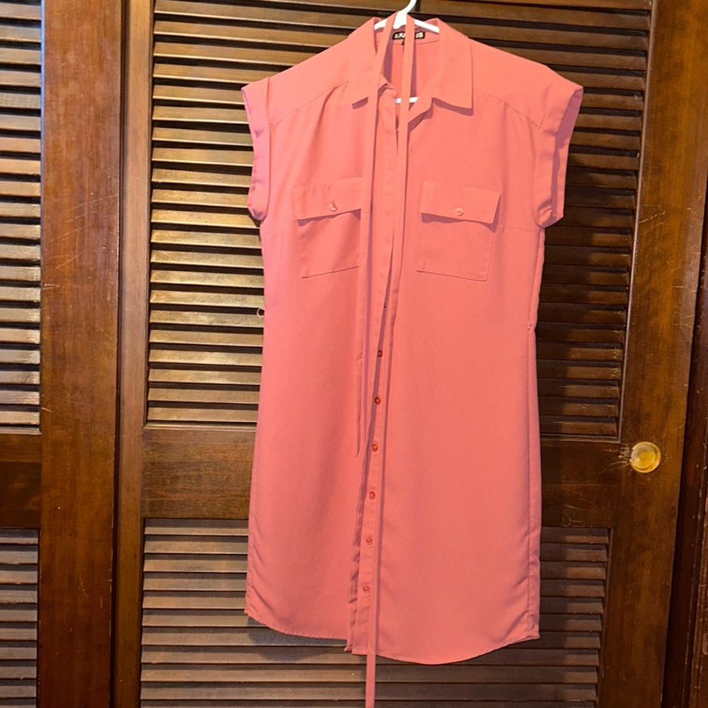 Express peach/orange button up dress. Comes with a tie belt.